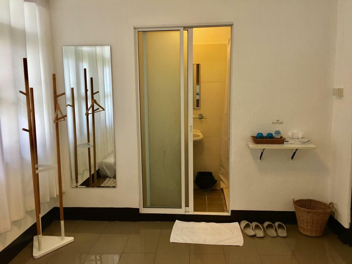 Cozy By Funwahn Bed and Breakfast Chiang Mai Exteriör bild