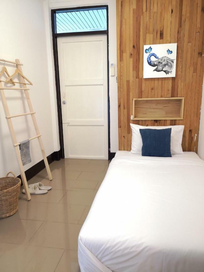 Cozy By Funwahn Bed and Breakfast Chiang Mai Exteriör bild