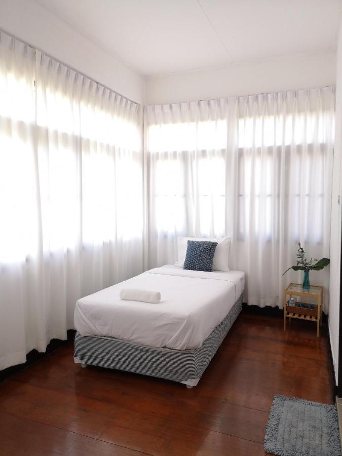 Cozy By Funwahn Bed and Breakfast Chiang Mai Exteriör bild